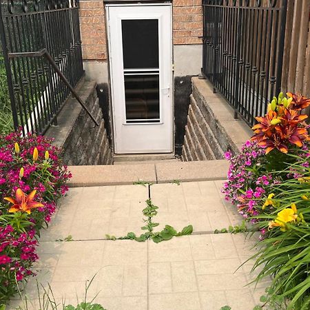 Spacious 2 Bedroom Guest Suite Торонто Екстер'єр фото