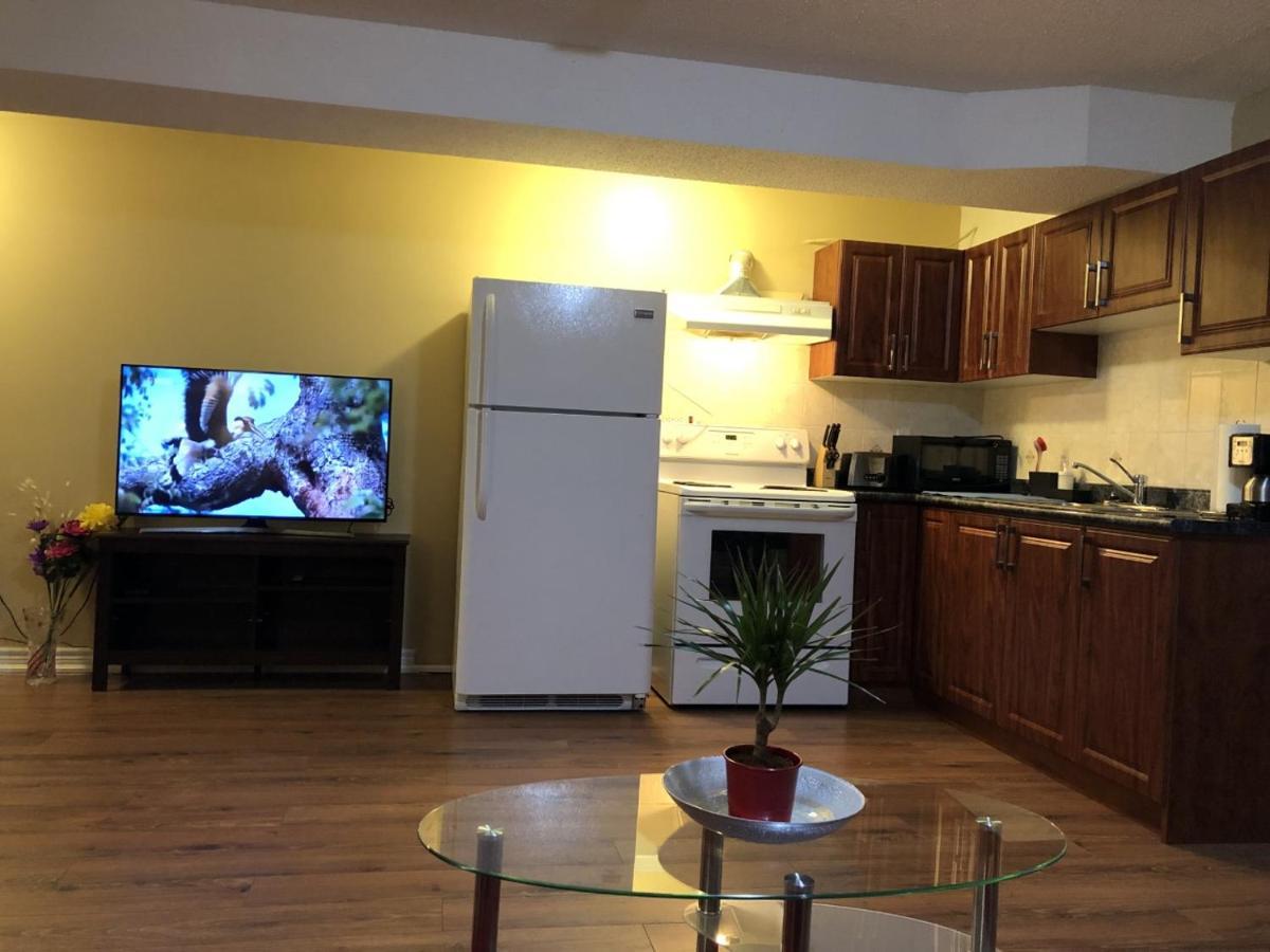 Spacious 2 Bedroom Guest Suite Торонто Екстер'єр фото