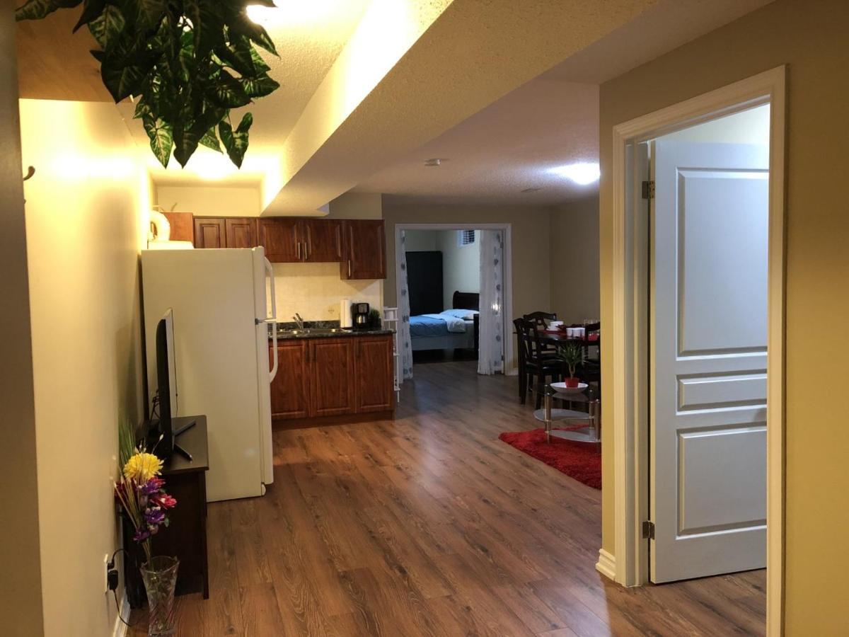 Spacious 2 Bedroom Guest Suite Торонто Екстер'єр фото