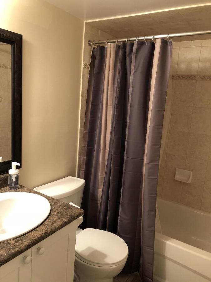 Spacious 2 Bedroom Guest Suite Торонто Екстер'єр фото