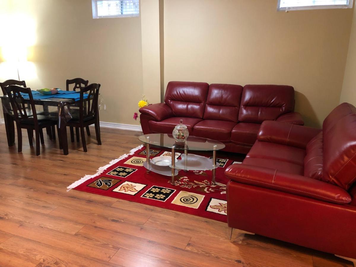 Spacious 2 Bedroom Guest Suite Торонто Екстер'єр фото